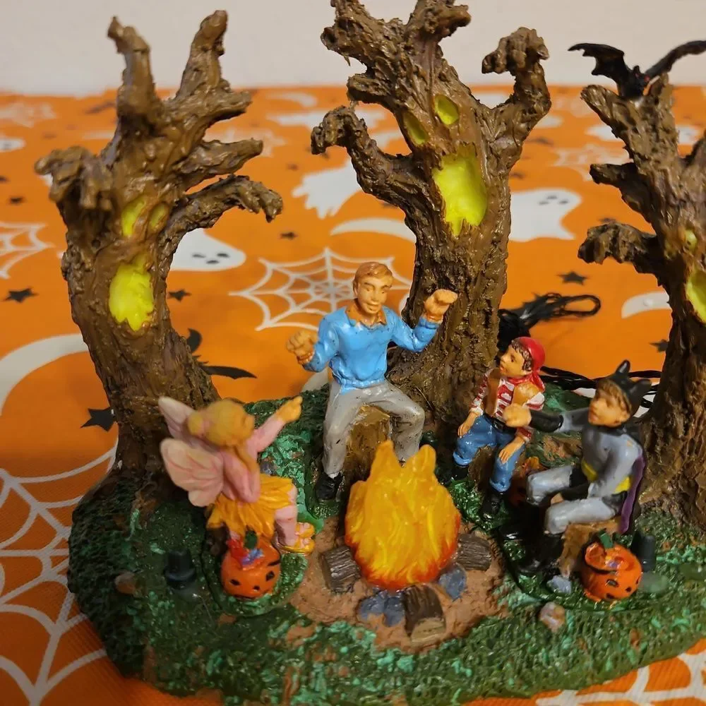 Lemax Spooky Town Scary Stories Campfire Scene Table Accent